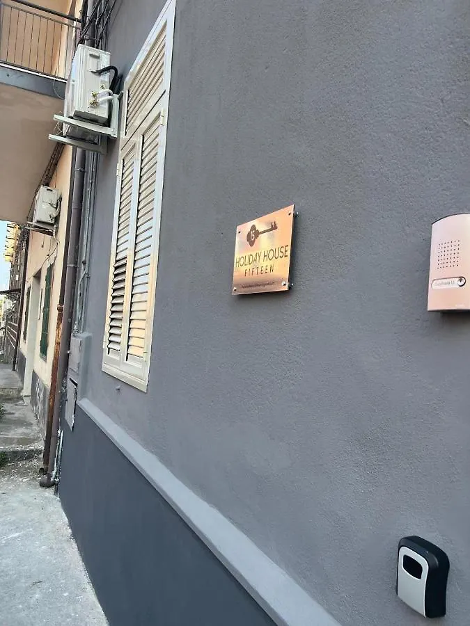 Holiday House Fifteen Catania Guest house